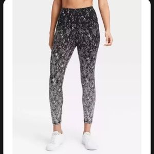Women's Premium High-Waisted Leggings - All in Motion Black White. Small